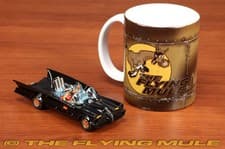 Corgi 1:46 Batmobile Batman and Robin - image 4