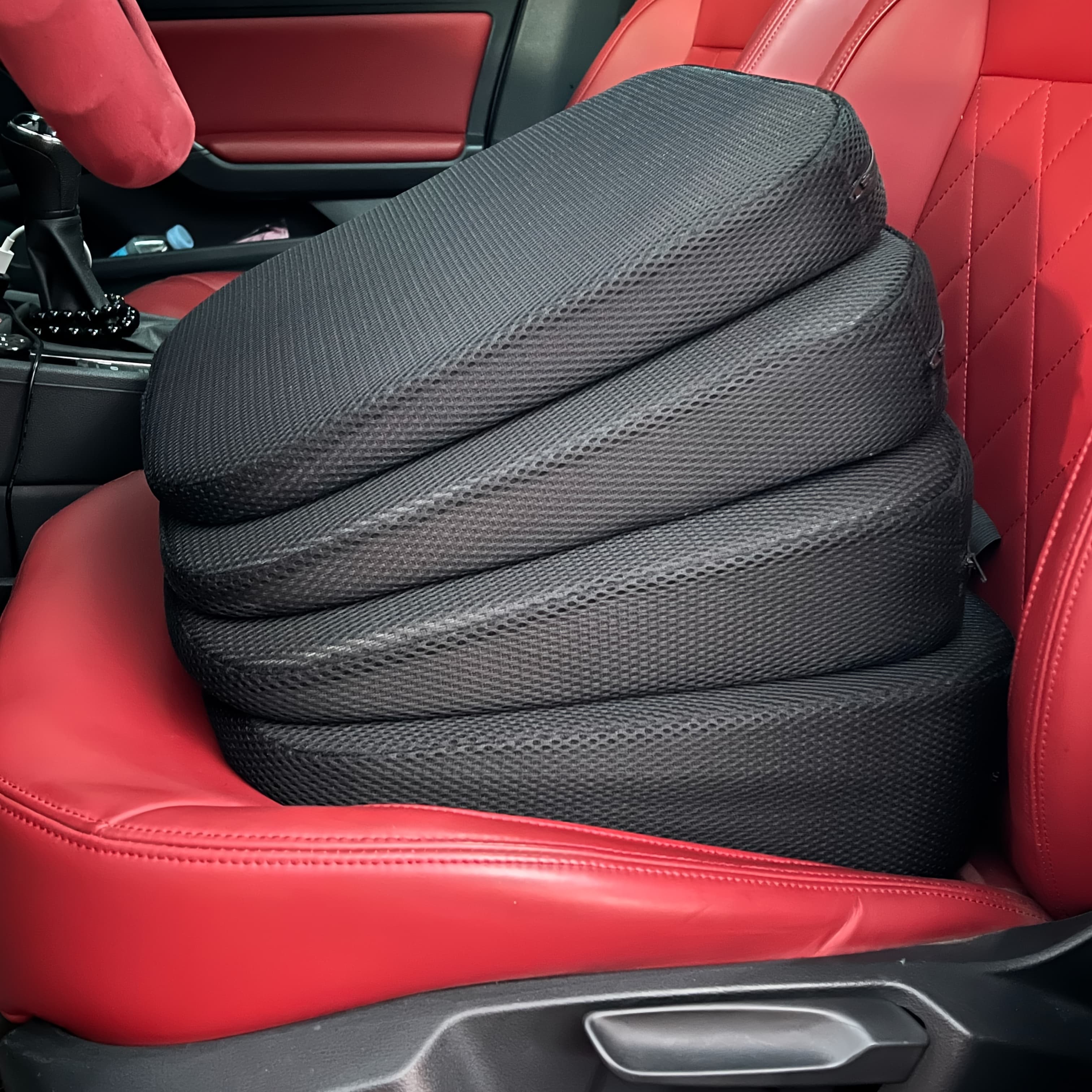 Thickened Car Seat Cushions Elevate The Seating Position, Filling in The Depressions And Improving Visibility