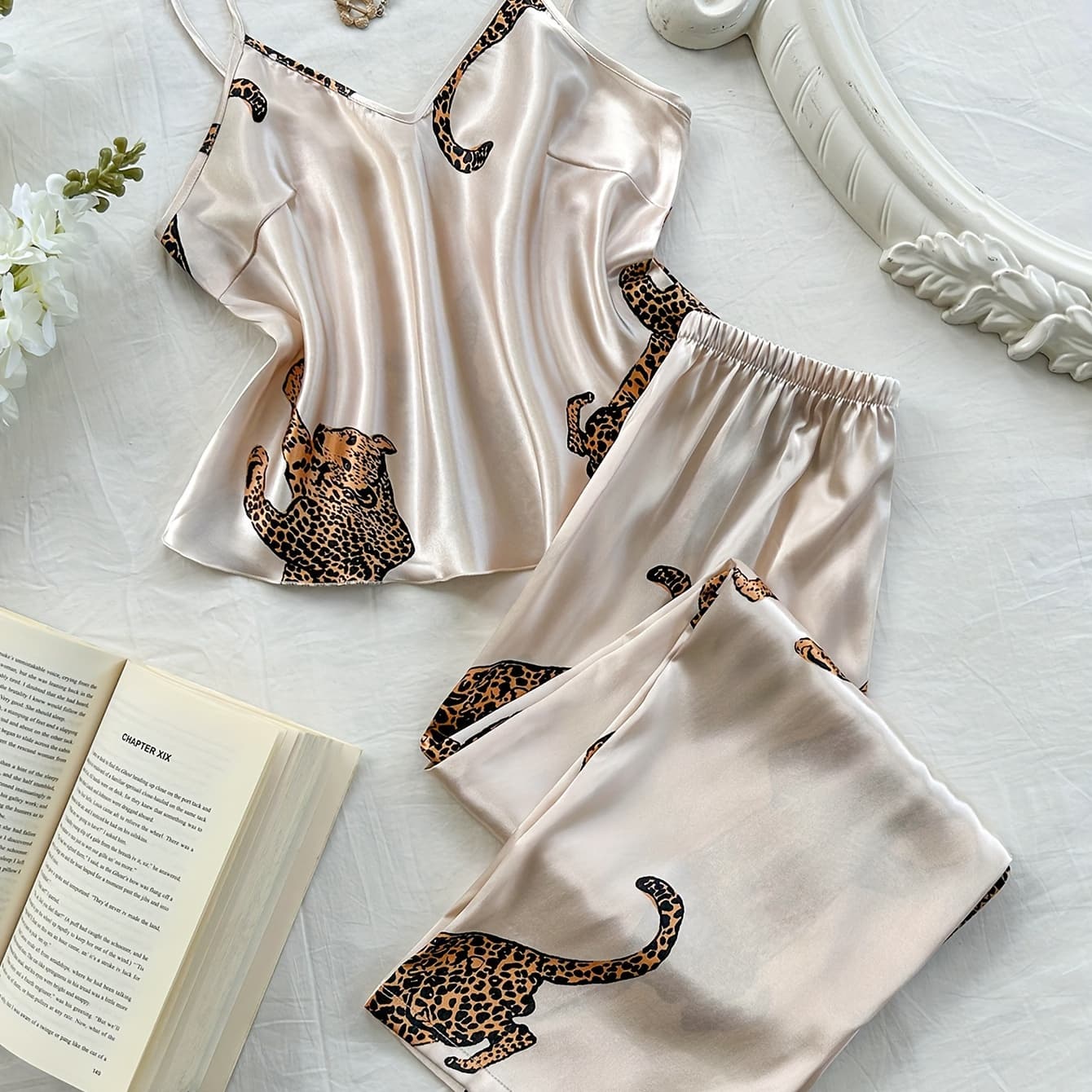 Leopard Print V-Neck Pajistuiton 2pcs Sleepwear Suit - Nightgown & Matching Pants, All-Season Machine Washable Pajamas for s, Cozy Elegant Bedwear for (Leopard Print)